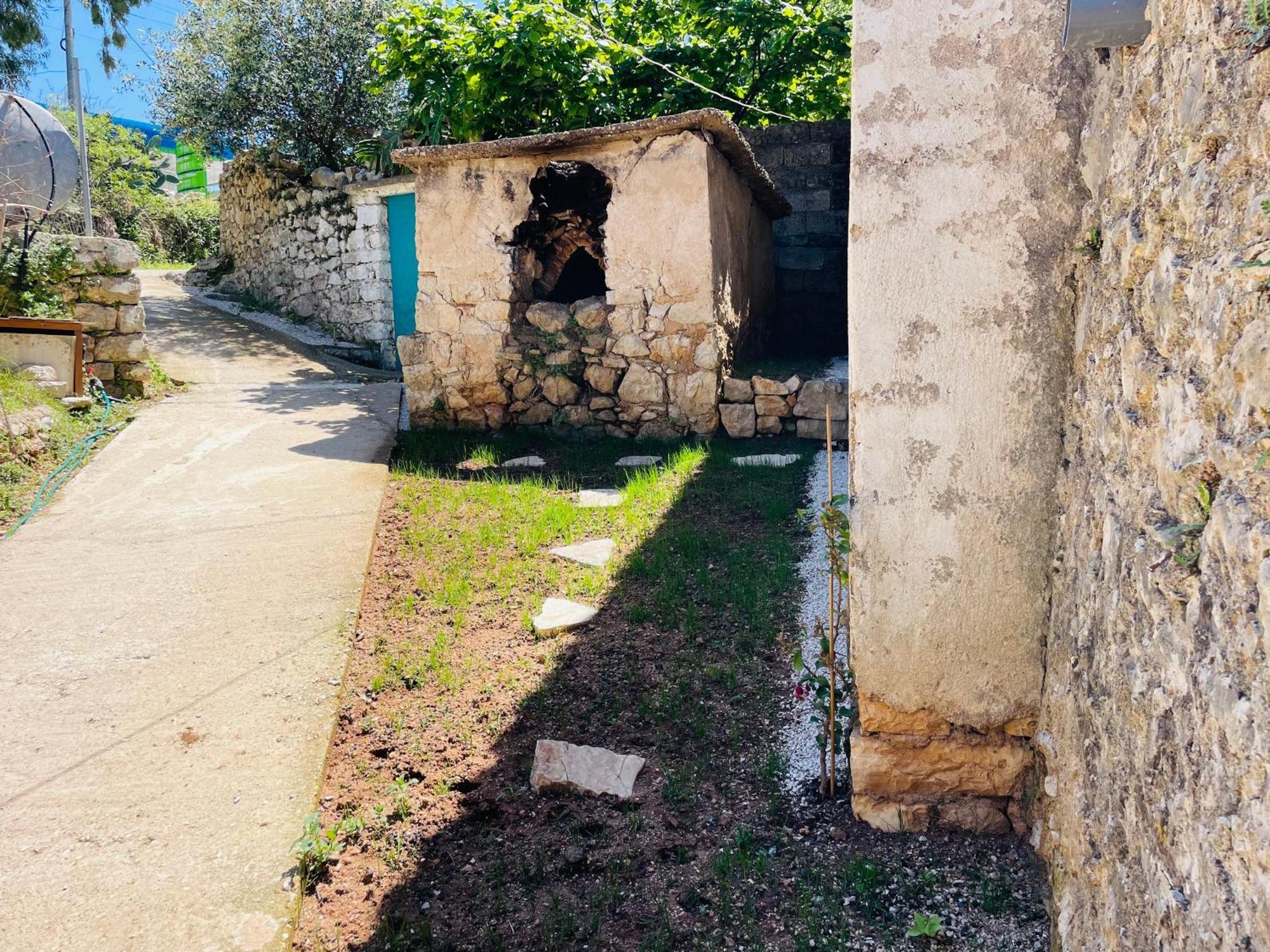Guesthouse Near The Castle Of 希马拉 外观 照片